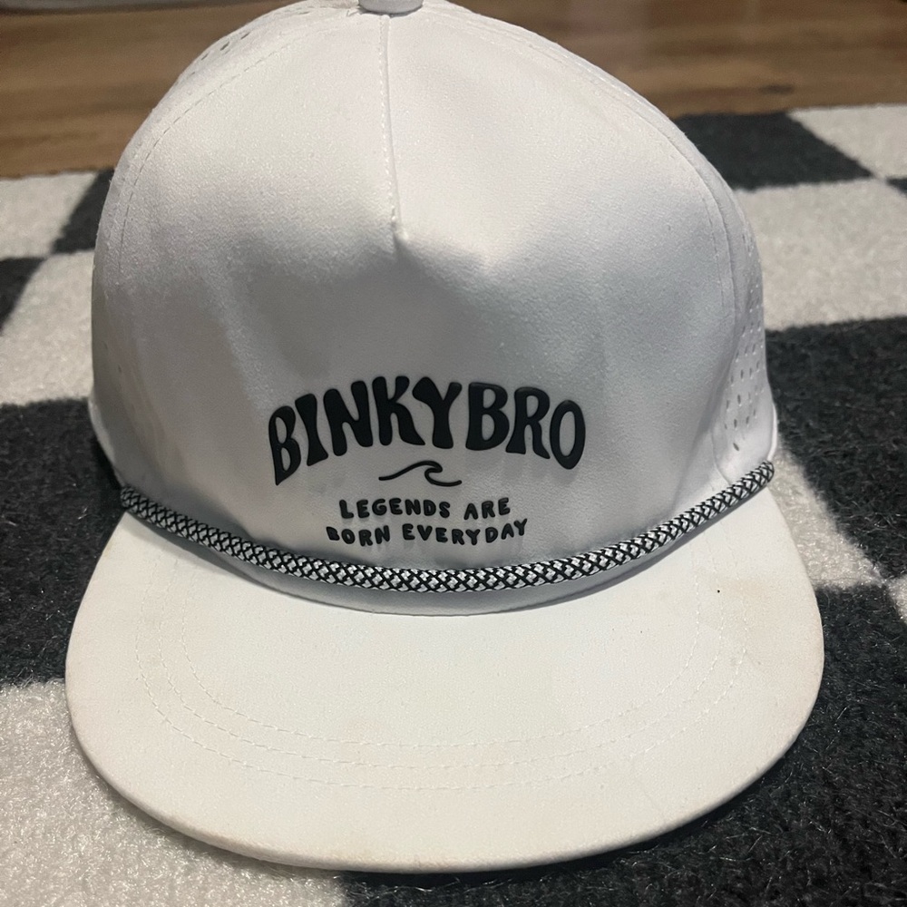 Binky bro water resistant hat in white ! Size youth